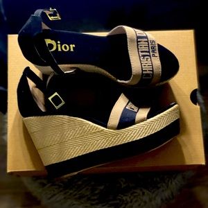 Brand new comfy stylish wedges!!